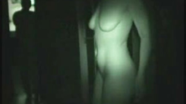 لابیا مینکس سبزه در حال xnxx سکس وحشی لیسیدن بیدمشک خیسش در ویدیوی تند جنسی لزبین است.