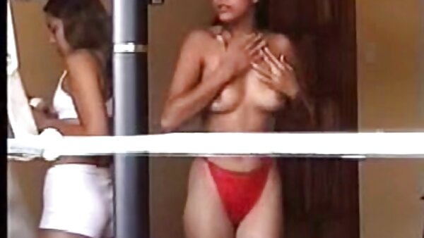 پاملا بلوند، ستاره پورنو بسیار هوس‌باز، ویدیو سکس وحشی خروس را روی دوربین می مکد