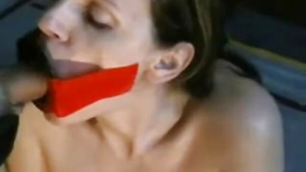 مرد شاخدار دو جوجه با ظاهر شیرین را در فضای باز لعنت می کند وحشی ترین فیلم سکسی